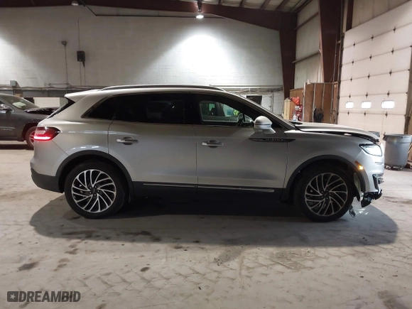 2019 Lincoln Nautilus Reserve with VIN 2LMPJ8LP4KBL25142, listed as a IAAI auction lot 41340444 with 105,757 mi miles. Bid and sale history available at carsss.com. Image 13.