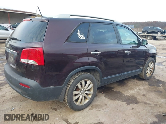2011 Kia Sorento LX with VIN 5XYKTDA2XBG078757, listed as a IAAI auction lot 40937252 with 186,055 mi miles. Bid and sale history available at carsss.com. Image 4.