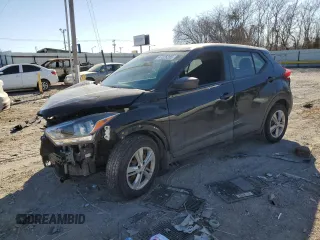 2020 Nissan Kicks S z VIN 3N1CP5BVXLL505844, wystawiony jako Copart lot #47326255 z przebiegiem Nie podano mil oraz Szkoda całkowita • Salvage title. Historia ofert i sprzedaży dostępna na DreamBid. Obrazek 1.