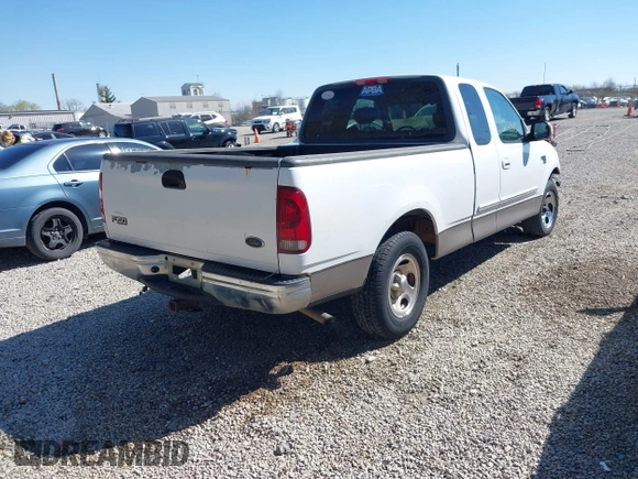 2001 Ford F-150 XL z VIN 1FTRX17L61NB26764, wystawiony jako IAAI lot #42049452 z przebiegiem 242 585 mil mil oraz . Historia ofert i sprzedaży dostępna na DreamBid. Obrazek 4.