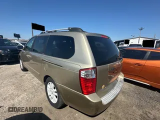 2008 Kia Sedona LX with VIN KNDMB233X86193585, listed as a Copart auction lot 76317824 with 251,186 mi miles and Clean Title. Bid and sale history available at carsss.com. Image 3.