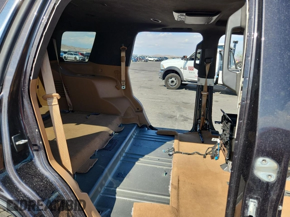 2017 Cadillac Escalade Platinum z VIN 1GYS4DKJ5HR249101, wystawiony jako Copart lot #60306915 z przebiegiem Nie podano mil oraz Czysty tytuł • Clean title. Historia ofert i sprzedaży dostępna na DreamBid. Obrazek 11.