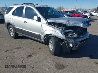 2005 Kia Sorento LX with VIN KNDJD733655414238, listed as a IAAI auction lot 41506853 with 170,062 mi miles. Bid and sale history available at carsss.com. Image 1.