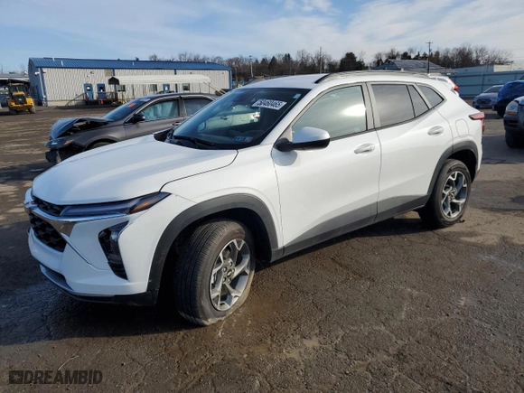 2025 Chevrolet Trax LT with VIN KL77LHEP9SC136880, listed as a Copart auction lot 50460465 with 2,895 mi miles and Salvage Title. Bid and sale history available at carsss.com. Image 1.