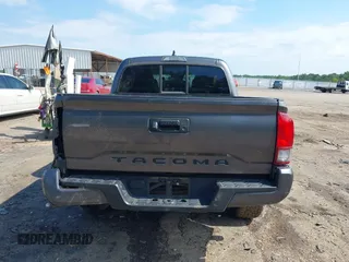 2022 Toyota Tacoma SR z VIN 3TYAX5GN5NT046897, wystawiony jako IAAI lot #42253604 z przebiegiem 69 246 mil mil oraz . Historia ofert i sprzedaży dostępna na DreamBid. Obrazek 16.