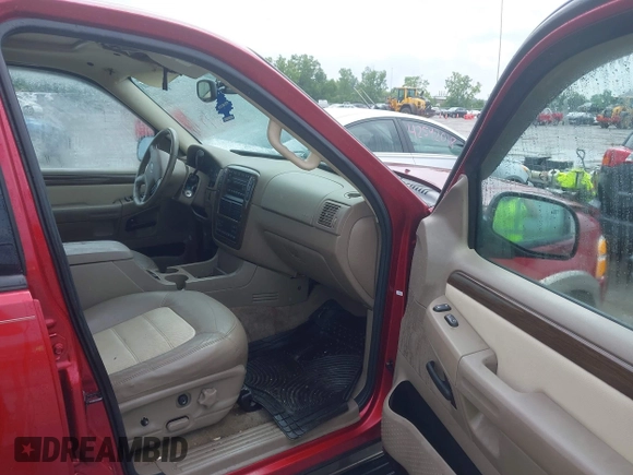 2004 Ford Explorer Eddie Bauer с VIN 1FMZU74W84UB62584, выставлен на аукционе IAAI как лот 42630174 с пробегом 238 655 миль миль и . История ставок и продаж доступна на DreamBid. Изображение 5.