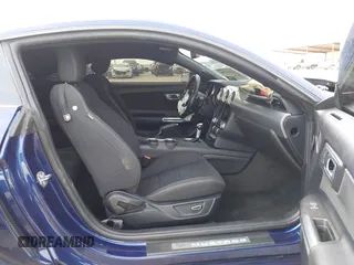 2018 Ford Mustang GT z VIN 1FA6P8CF7J5163016, wystawiony jako IAAI lot #42231330 z przebiegiem 55 810 mil mil oraz . Historia ofert i sprzedaży dostępna na DreamBid. Obrazek 5.