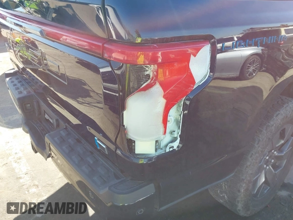 2022 Ford F-150 Lightning Pro z VIN 1FT6W1EV8NWG04113, wystawiony jako IAAI lot #41765532 z przebiegiem 48 990 mil mil oraz . Historia ofert i sprzedaży dostępna na DreamBid. Obrazek 21.