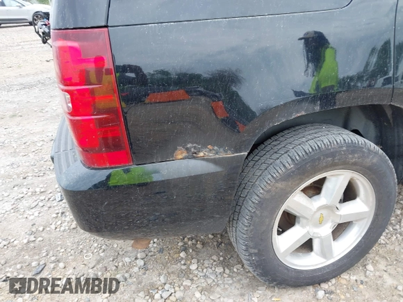 2007 Chevrolet Tahoe LT with VIN 1GNFK13087J206250, listed as a IAAI auction lot 42803759 with 292,450 mi miles and . Bid and sale history available at DreamBid. Image 6.