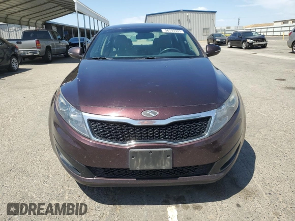 2013 Kia Optima LX z VIN 5XXGM4A70DG230213, wystawiony jako Copart lot #58193905 z przebiegiem 116 106 mil mil oraz Szkoda całkowita • Salvage title. Historia ofert i sprzedaży dostępna na DreamBid. Obrazek 5.