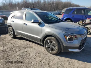 2025 Kia Niro LX with VIN KNDCP3LE3S5223592, listed as a Copart auction lot 45681015 with 5,589 mi miles and Salvage Title. Bid and sale history available at carsss.com. Image 4.
