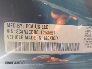 2020 Jeep Compass Latitude z VIN 3C4NJCBB0LT258657, wystawiony jako IAAI lot #42599084 z przebiegiem 29 997 mil mil oraz . Historia ofert i sprzedaży dostępna na DreamBid. Obrazek 9.