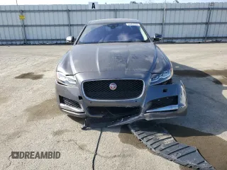 2016 Jaguar XF 35t Prestige with VIN SAJBE4BV8GCY13204, listed as a Copart auction lot 54402355 with 59,030 mi miles and Salvage Title. Bid and sale history available at carsss.com. Image 5.