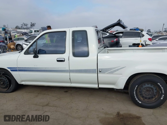 1994 Toyota Pickup with VIN JT4VN93D8R5040210, listed as a IAAI auction lot 42074313 with 175,515 mi miles and . Bid and sale history available at DreamBid. Image 14.