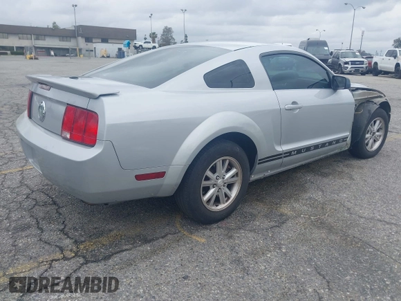 2007 Ford Mustang Deluxe with VIN 1ZVFT80N375282334, listed as a IAAI auction lot 42051959 with 207,901 mi miles. Bid and sale history available at carsss.com. Image 4.