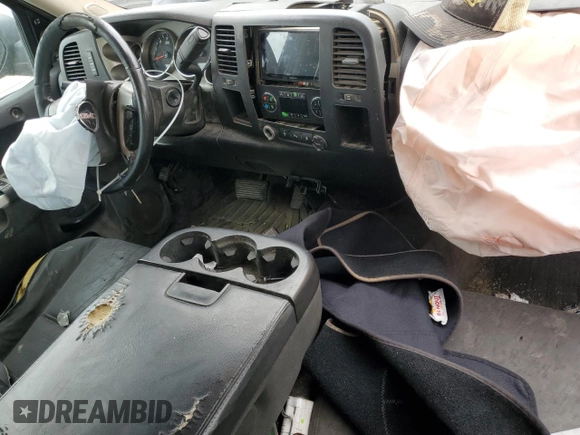 2010 GMC Sierra 1500 with VIN 3GTRCVE38AG273277, listed as a Copart auction lot 46154135 with 320,611 mi miles and Salvage Title. Bid and sale history available at DreamBid. Image 8.