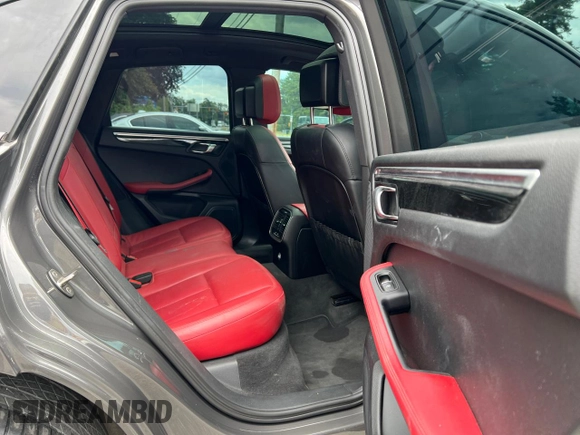 2016 Porsche Macan S with VIN WP1AB2A53GLB59073, listed as a Copart auction lot 64333075 with 148,584 mi miles and Clean title. Bid and sale history available at DreamBid. Image 6.