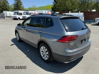 2018 Volkswagen Tiguan S z VIN 3VV0B7AX2JM014870, wystawiony jako Copart lot #57364305 z przebiegiem 118 522 mil mil oraz Czysty tytuł • Clean title. Historia ofert i sprzedaży dostępna na DreamBid. Obrazek 4.
