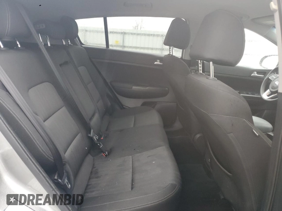 2020 Kia Sportage LX z VIN KNDPMCAC6L7650962, wystawiony jako Copart lot #42607465 z przebiegiem 56 021 mil mil oraz Szkoda całkowita • Salvage title. Historia ofert i sprzedaży dostępna na DreamBid. Obrazek 11.