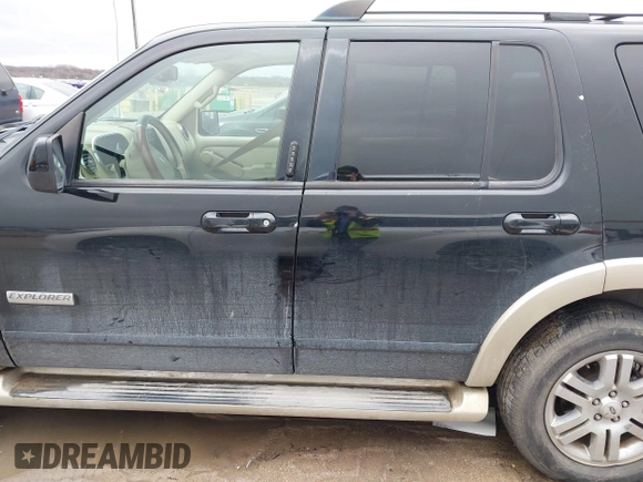 2006 Ford Explorer Eddie Bauer с VIN 1FMEU648X6UB42219, выставлен на аукционе IAAI как лот 41549910 с пробегом Не указан миль и . История ставок и продаж доступна на DreamBid. Изображение 14.