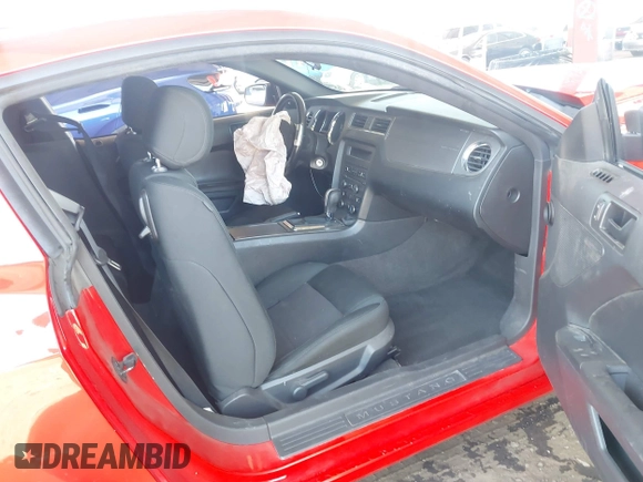 2013 Ford Mustang V6 с VIN 1ZVBP8AM4D5276112, выставлен на аукционе IAAI как лот 42543725 с пробегом Не указан миль и . История ставок и продаж доступна на DreamBid. Изображение 5.