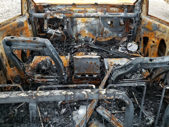 2021 GMC Sierra 2500HD AT4 z VIN 1GT49PEY3MF130131, wystawiony jako Copart lot #60839854 z przebiegiem Nie podano mil oraz Nie do naprawy • Non repairable. Historia ofert i sprzedaży dostępna na DreamBid. Obrazek 8.