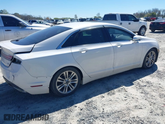 2014 Lincoln MKZ with VIN 3LN6L2GK6ER824334, listed as a IAAI auction lot 41826468 with 109,736 mi miles and . Bid and sale history available at DreamBid. Image 4.