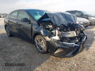 2024 Kia Forte LXS z VIN 3KPF24AD7RE799390, wystawiony jako IAAI lot #41856786 z przebiegiem 24 804 mil mil oraz . Historia ofert i sprzedaży dostępna na DreamBid. Obrazek 1.