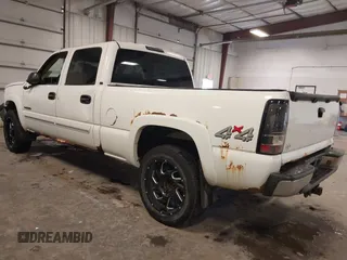 2006 Chevrolet Silverado 1500HD LT1 with VIN 1GCGK13U76F242626, listed as a IAAI auction lot 40786885 with 171,077 mi miles and . Bid and sale history available at DreamBid. Image 3.