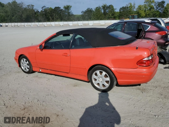 2003 Mercedes-Benz CLK 320 z VIN WDBLK65G03T130572, wystawiony jako Copart lot #68044774 z przebiegiem 146 858 mil mil oraz Szkoda całkowita • Salvage title. Historia ofert i sprzedaży dostępna na DreamBid. Obrazek 2.