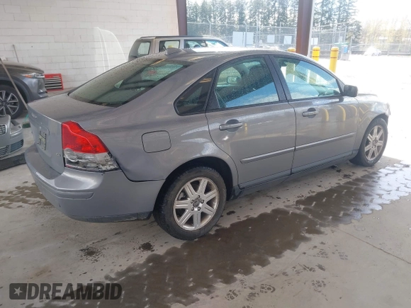 2006 Volvo S40 2.4L with VIN YV1MS382X62187886, listed as a IAAI auction lot 41943211 with 173,125 mi miles. Bid and sale history available at carsss.com. Image 4.