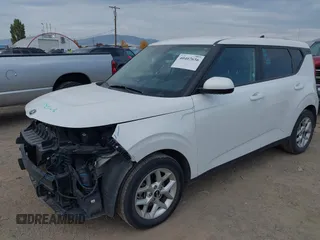 2020 Kia Soul LX with VIN KNDJ23AU0L7056999, listed as a IAAI auction lot 40407656 with 106,634 mi miles. Bid and sale history available at carsss.com. Image 2.