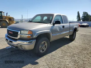 2003 GMC Sierra 2500HD SLE z VIN 1GTHK29U93E263402, wystawiony jako Copart lot #56921764 z przebiegiem 205 560 mil mil oraz Szkoda całkowita • Salvage title. Historia ofert i sprzedaży dostępna na DreamBid. Obrazek 1.