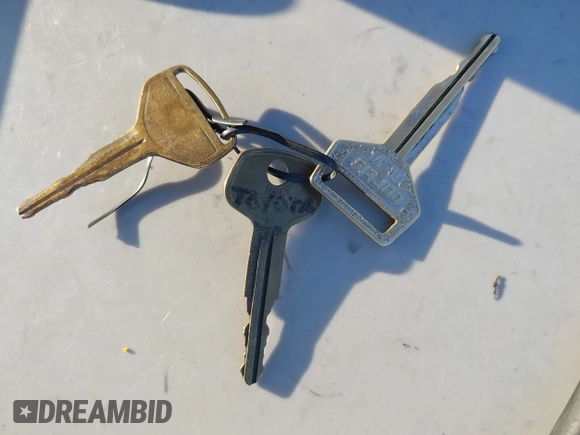 1985 Toyota Camry z VIN JT2SV12EXF0291360, wystawiony jako IAAI lot #42094530 z przebiegiem 426 444 mil mil oraz . Historia ofert i sprzedaży dostępna na DreamBid. Obrazek 11.