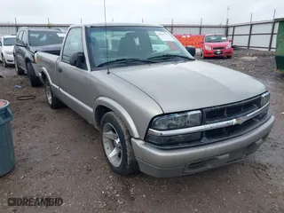 2000 Chevrolet S-10 LS with VIN 1GCCS14W2Y8168652, listed as a IAAI auction lot 41515733 with 263,672 mi miles. Bid and sale history available at carsss.com. Image 1.