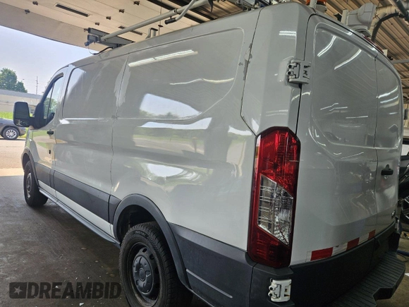 2015 Ford Transit Cargo z VIN 1FTNR1ZM8FKA55185, wystawiony jako IAAI lot #42515954 z przebiegiem 86 918 mil mil oraz . Historia ofert i sprzedaży dostępna na DreamBid. Obrazek 5.