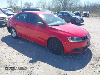 2014 Volkswagen Jetta S z VIN 3VW2K7AJ6EM305345, wystawiony jako IAAI lot #42222726 z przebiegiem 113 350 mil mil oraz . Historia ofert i sprzedaży dostępna na DreamBid. Obrazek 1.