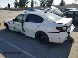 2021 BMW M5 z VIN WBS83CH00MCF66384, wystawiony jako Copart lot #55324995 z przebiegiem Nie podano mil oraz Szkody całkowita. Historia ofert i sprzedaży dostępna na DreamBid. Obrazek 2.