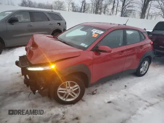 2021 Hyundai Kona SE z VIN KM8K1CAA5MU727515, wystawiony jako Copart lot #46318235 z przebiegiem 48 456 mil mil oraz Nie do naprawy. Historia ofert i sprzedaży dostępna na DreamBid. Obrazek 1.