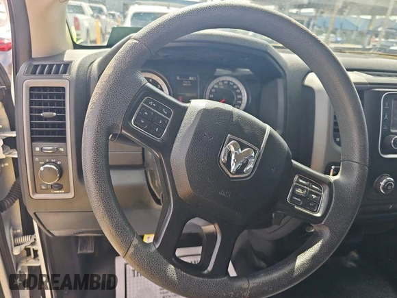 2023 Ram 1500 Tradesman z VIN 3C6JR6DG6PG541121, wystawiony jako IAAI lot #42516901 z przebiegiem 55 607 mil mil oraz . Historia ofert i sprzedaży dostępna na DreamBid. Obrazek 31.