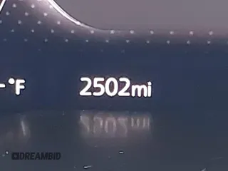 2025 Mazda CX-70 Premium Plus z VIN JM3KJEHA6S1111740, wystawiony jako IAAI lot #42287159 z przebiegiem 2 502 mil mil oraz . Historia ofert i sprzedaży dostępna na DreamBid. Obrazek 16.