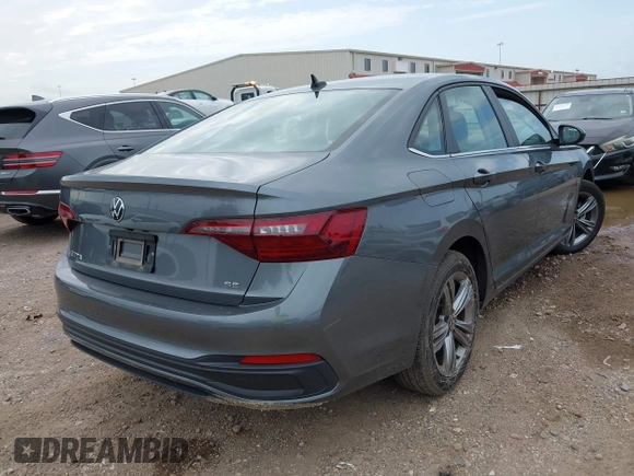2024 Volkswagen Jetta SE z VIN 3VW7M7BU9RM011999, wystawiony jako IAAI lot #42697218 z przebiegiem 47 078 mil mil oraz . Historia ofert i sprzedaży dostępna na DreamBid. Obrazek 4.