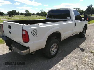 2014 Ford F-250 XL z VIN 1FTBF2B64EEB63961, wystawiony jako IAAI lot #42357797 z przebiegiem 211 419 mil mil oraz . Historia ofert i sprzedaży dostępna na DreamBid. Obrazek 4.