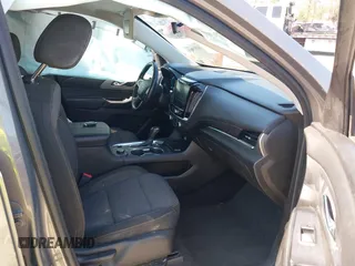 2018 Chevrolet Traverse LT Cloth z VIN 1GNEVGKW4JJ281837, wystawiony jako IAAI lot #41919081 z przebiegiem 91 496 mil mil oraz . Historia ofert i sprzedaży dostępna na DreamBid. Obrazek 5.