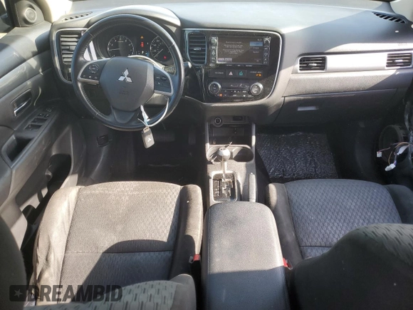 2014 Mitsubishi Outlander SE z VIN JA4AD3A3XEZ011233, wystawiony jako Copart lot #53848985 z przebiegiem 153 539 mil mil oraz Szkoda całkowita • Salvage title. Historia ofert i sprzedaży dostępna na DreamBid. Obrazek 8.