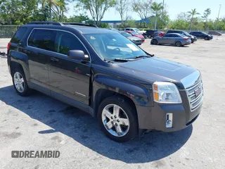 2013 GMC Terrain SLT z VIN 2GKALUEK5D6121041, wystawiony jako IAAI lot #42276132 z przebiegiem 196 979 mil mil oraz . Historia ofert i sprzedaży dostępna na DreamBid. Obrazek 1.