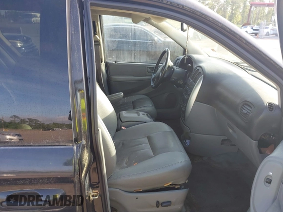 2006 Chrysler Town & Country Touring with VIN 2A8GP54L66R876008, listed as a IAAI auction lot 42496347 with 211,063 mi miles and . Bid and sale history available at DreamBid. Image 5.