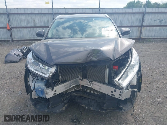 2019 Toyota Highlander SE with VIN 5TDKZRFH3KS353087, listed as a IAAI auction lot 42006593 with 74,214 mi miles and . Bid and sale history available at DreamBid. Image 13.