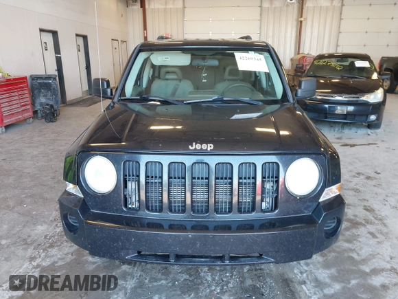 2008 Jeep Patriot Sport z VIN 1J8FT28W68D664256, wystawiony jako IAAI lot #42269345 z przebiegiem 150 138 mil mil oraz . Historia ofert i sprzedaży dostępna na DreamBid. Obrazek 6.