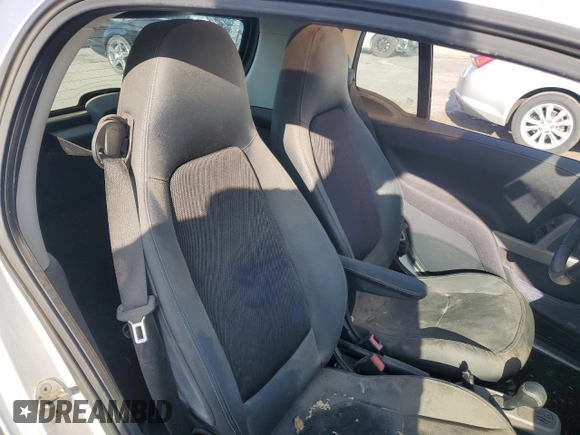 2013 Smart fortwo Passion z VIN WMEEJ9AA5DK673232, wystawiony jako Copart lot #51281035 z przebiegiem Nie podano mil oraz Tytuł czysty. Historia ofert i sprzedaży dostępna na DreamBid. Obrazek 10.